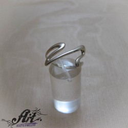 Сребърен дамски пръстен без камъни R-973